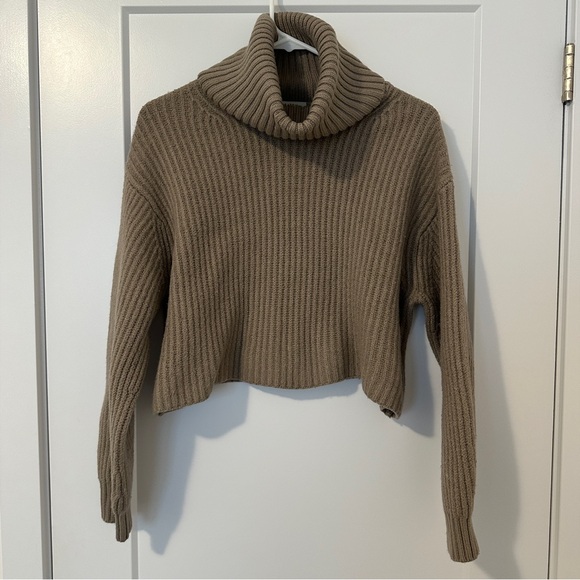 Babaton Sweaters - Aritzia Babaton Guell Cropped Wool Ribbed Turtleneck Sweater Size Medium Women’s